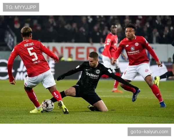 德甲中游球队实力接近 欧战资格争夺陷入胶着